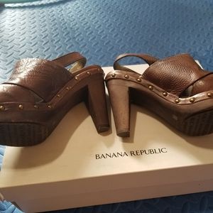 Banana Republic sling back heals